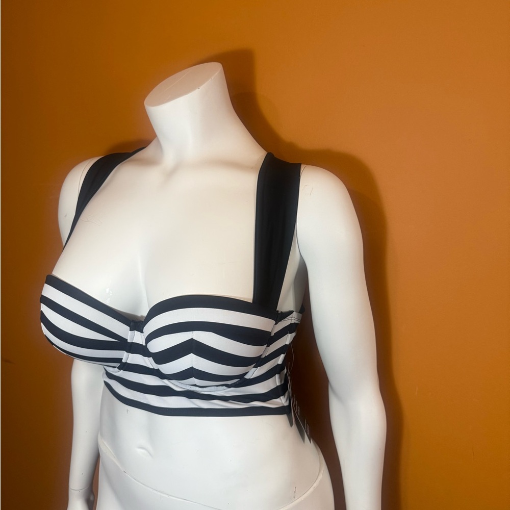 Torrid bikini top black and white stripe size 14/16